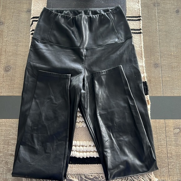 Wilfred Free Faux Leather leggings - Picture 2 of 7